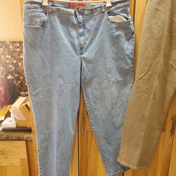 2 Pairs of Pants - Picture 2 of 6